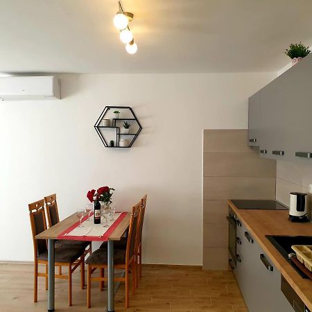 Apartment Mon Cheri-Located In A Quiet Neighbourhood Near Beaches Free Parking Πούλα Εξωτερικό φωτογραφία