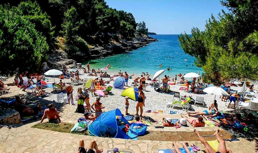 Apartment Mon Cheri-Located In A Quiet Neighbourhood Near Beaches Free Parking Πούλα Εξωτερικό φωτογραφία