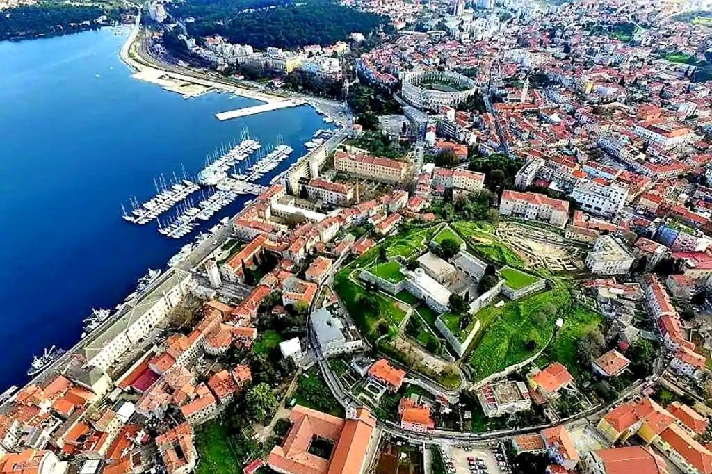 Apartment Mon Cheri-Located In A Quiet Neighbourhood Near Beaches Free Parking Πούλα Εξωτερικό φωτογραφία