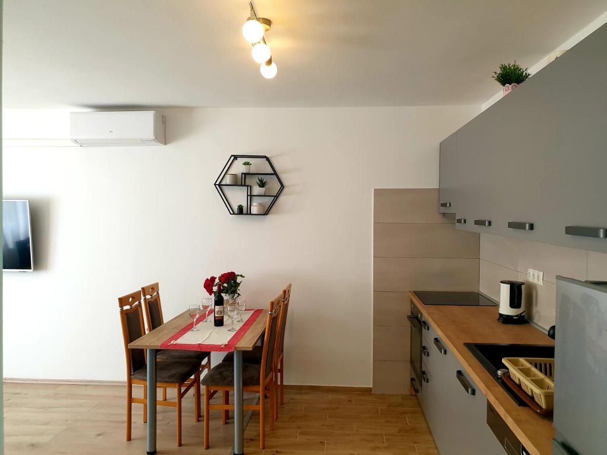 Apartment Mon Cheri-Located In A Quiet Neighbourhood Near Beaches Free Parking Πούλα Εξωτερικό φωτογραφία