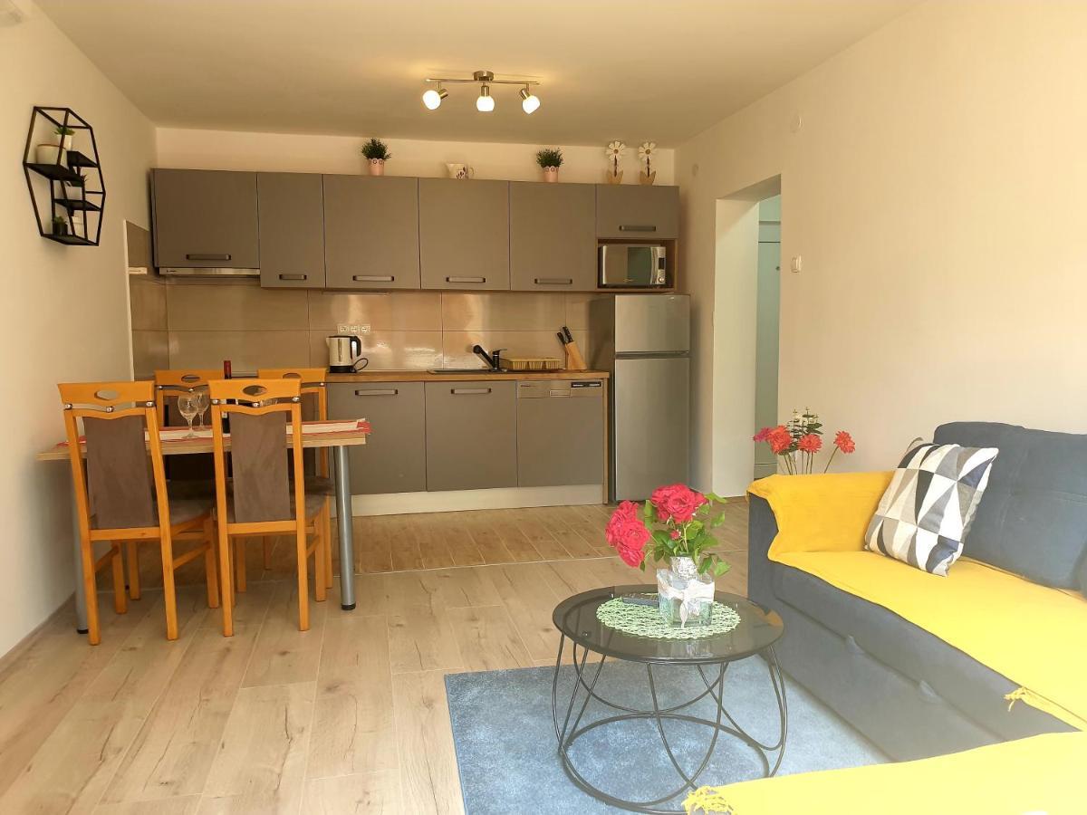 Apartment Mon Cheri-Located In A Quiet Neighbourhood Near Beaches Free Parking Πούλα Εξωτερικό φωτογραφία