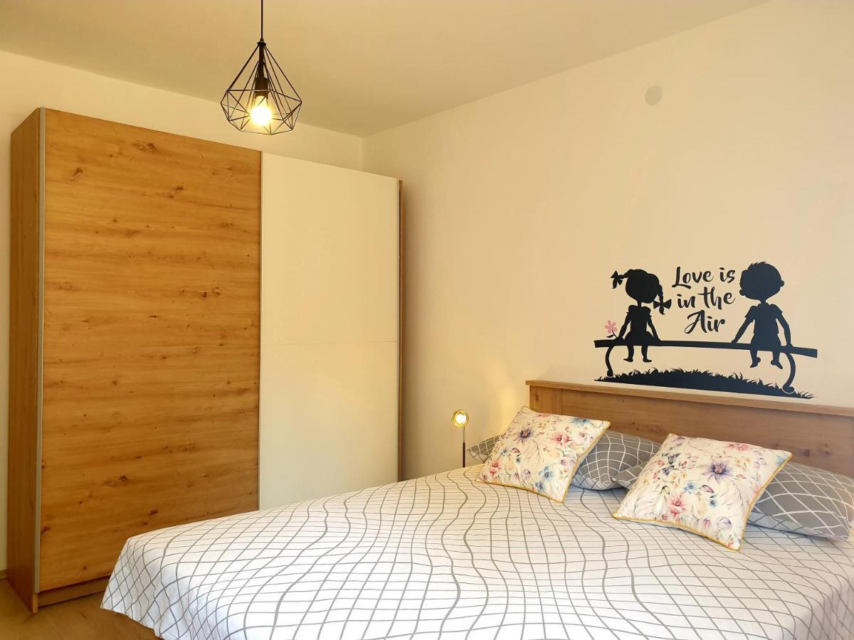 Apartment Mon Cheri-Located In A Quiet Neighbourhood Near Beaches Free Parking Πούλα Εξωτερικό φωτογραφία